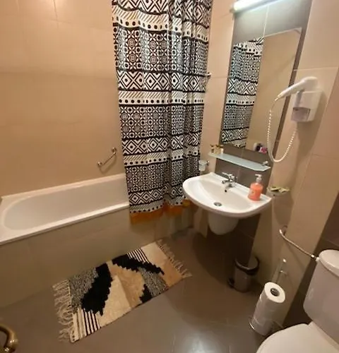 St John Hill Alexander Services Apartmán *